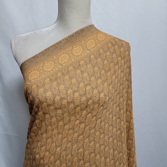 Peach and brown flower polyester saree/sari for party wear - Picture 11 of 12